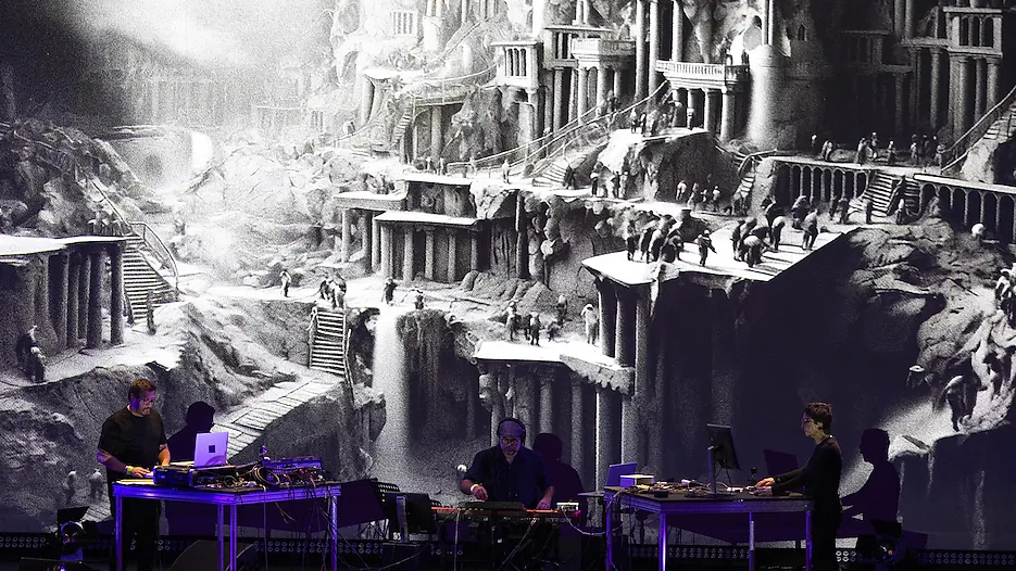 Les Empires