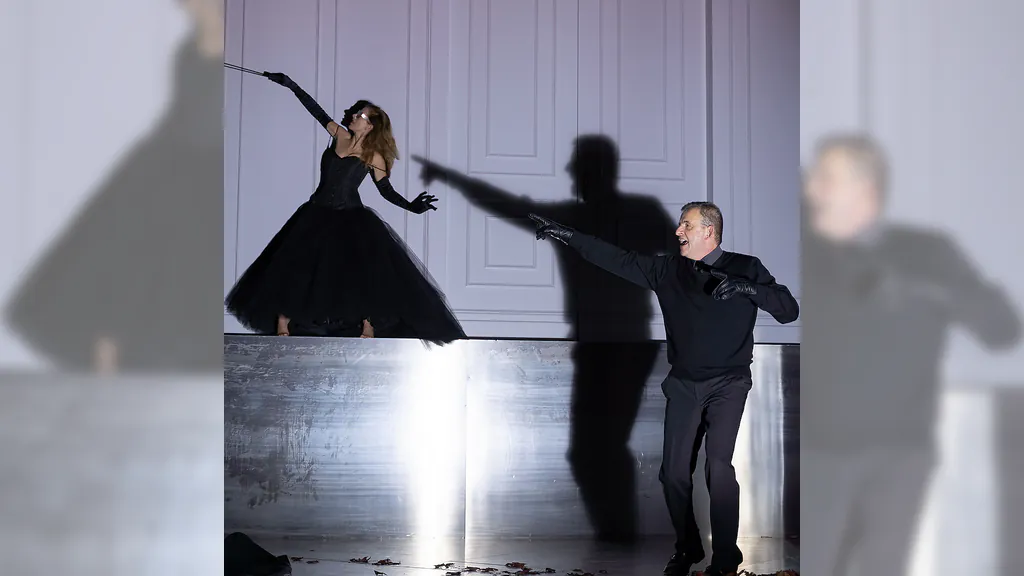 Fräulein Julie - Ein Trauerspiel von August Strindberg mit Judith Rosmair und Dominique Horwitz