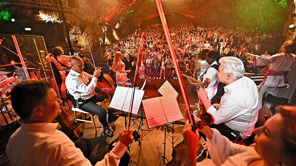 Waterloo - The Abba Show - mit 4 SWEDES & STREICHQUARTETT