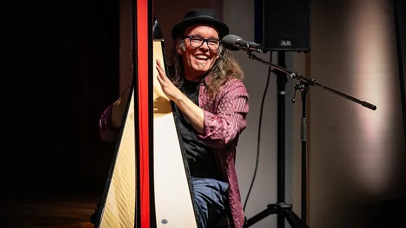 „STICKNEY & FRIENDS (solo edition)“ - Jazz Harp at its best
