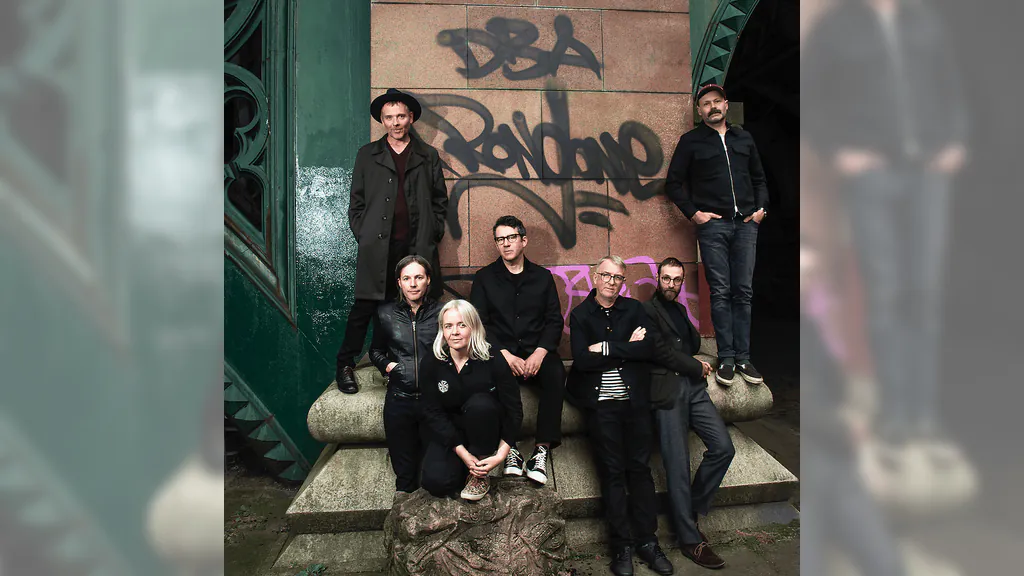BELLE & SEBASTIAN - Performing If You´re Feeling Sinister + fan favourites
