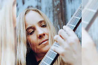 Julie Malia - Virtuose Gitarrenkunst und berührendes Songwriting