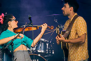 Lina Bo - Liedermacher, Straßenmusik, deutsche und spanische Retropopsongs