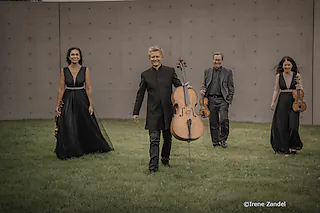 Minguet Quartett - Ulrich Isfort - 1. Violine; Annette Reisinger - 2. Violine; Aida-Carmen Soanea - Viola; Matthias Diener - Violoncello
