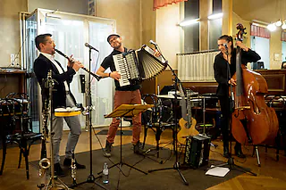 Kleines Wiener Neujahrskonzert mit Mischwerk und Robert Kolar