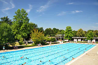 Schwimmerbecken im Freizeitbad Teningen28.05.2020, BZ - EMD: Das Teninger Freizeitbad muss vor dem Saisonstart noch hergerichtet werden. Archivfoto: Gemeinde Teningen [Gemeinde Teningen]
