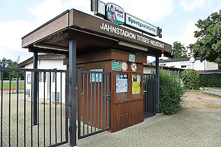 <ONBU>clubhaus, jahnstadion </ONBU>clubhaus, jahnstadion [peter stellmach]