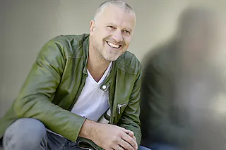 Bernhard Aichner liest aus „Totenfrau - Die Rückkehr“