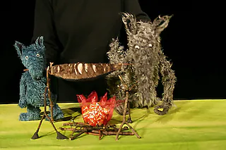 DAS GLÜCK, DAS NICHT VOM BAUM FALLEN WOLLTE // Figurentheater für Kind ab 3 Jahren