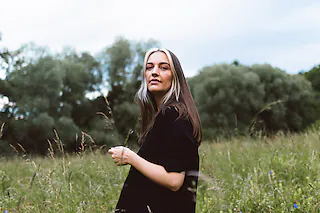 Fiona Grond's Hearts Wide Open