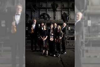 The Ukulele Orchestra of Great Britain - Anarchy in the Ukulele