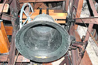 Am Glockenstuhl der Gurtweiler Kirche laufen Sanierungsarbeiten. Bild: Alfred Scheuble24.12.2015, BZ - SAK: Am Glockenstuhl der Gurtweiler Kirche waren umfangreiche Sanierungsarbeiten im Gang. Alfred Scheuble [Foto: Alfred Scheuble]