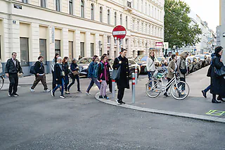 SPAZIERGANG ZU SCHÖNBRUNN / RESTAURATION VON KUNSTHANDWERK