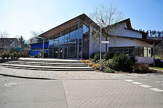 Im Zentrum des neuen Planverfahrens: die Schwarzwaldhalle in Sulzburg._____________________________Volker MünchMPS design+pressKirschbäumleboden 17D-79379 MüllheimTel. :+49 7631 4350Fax:+49 7631 10994Mobil:+49 171 687 6667E-Mail:volker.muench@mps-medien.de [Volker Münch]