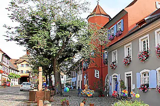 Das historische Weinstädtchen ladet zu den 21. Burkheimer Weintagen in die historische Mittelstadt ein. [Herbert Trogus]
