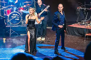 „Let the Sky Fall“ - The Bond Concert Show - mit Thomas Borchert, Navina Heyne und Band