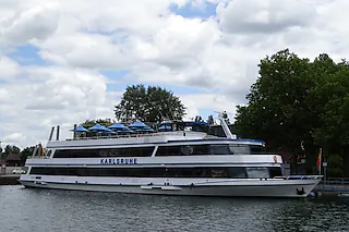 Seniorenfahrt - Rundfahrt mit Live-Musik, 2 Tassen Kaffee und 1 Stück Kuchen
