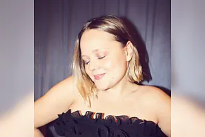 LINA MALY - 10 Jahre Nur zu Besuch