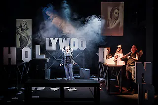 EISLER - LOST IN HOLLYWOOD feat. Anmut, Mühe, Leidenschaft, Verstand
