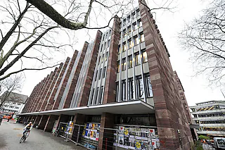 Universität, KG II