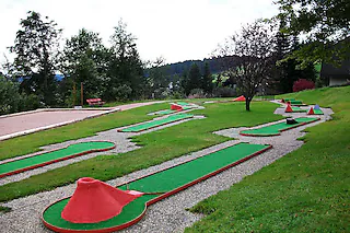 ________________________________Von: Wißler Leonhard [mailto:l.wissler@lenzkirch.de] Gesendet: Mittwoch, 8. September 2010 16:14An: e-Mails Titisee-NeustadtBetreff: WG: Bilder aus SaigWie besprochen! Leonhard WißlerGemeinde LenzkirchFachbereich FinanzenKirchplatz 179853 LenzkirchTelefon (0 76 53) 684-30Telefax (0 76 53) 684-22 ________________________________Von: Wißler Leonhard Gesendet: Mittwoch, 8. September 2010 09:55An: Morys@Badische-Zeitung.deBetreff: Bilder aus Saig Hallo Ralf, anbei zwei Bilder aus Saig zum Minigolfturnier in Saig. Den Text von Frau Schmidt solltet Ihr schon haben. Grüße Leonhard WißlerGemeinde LenzkirchFachbereich FinanzenKirchplatz 179853 LenzkirchTelefon (0 76 53) 684-30Telefax (0 76 53) 684-22 [Privat]