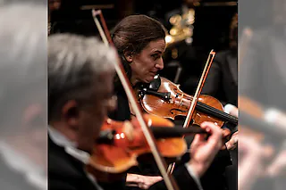 Sinfoniekonzert 2 - Mahlers Fünfte - Dirigat: GMD Jochem Hochstenbach Mezzosopran J. Vuletic