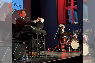 SINGALONG - X-Mas Rudelsingen mit Tobias Sudhoff