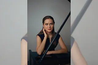 Anastasia Churbanova verführt in die ewige Romantik - Aufforderung zum Tanz