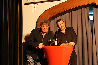Volkmar Staub (li.) und Diebold Maurer mit ihrem neuen Programm „Greisverkehr“ im Litschgi-Keller.<ONBU>Volkmar Staub (li.) und Diebold Maurer mit ihrem neuen Programm „Greisverkehr“ im Litschgi-Keller.</ONBU> [Hans Jürgen Kugler]