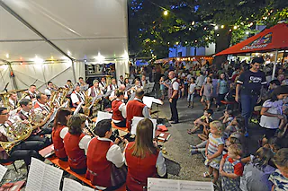 Kirchplatz der St. Blasius Kirche (Zähringen)