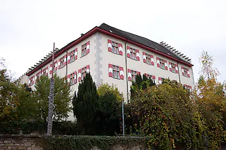 Tiengener Schloss21.12.2012, BZ - SAK: Nachdem das Amt für Vermögen und Bau jahrelang keinen Nachmieter die Räume gefunden hat, da das Finanzamt Waldshut-Tiengen im kommenden Jahr auszieht, entschloss sich die Landesbehörde zum Verkauf. privat25.06.2013, BZ - LOR: Könnte das kulturelle Gedächtnis der Stadt beherbergen: das Tiengener SchlossPrivat25.06.2013, BZ - SAK: Könnte das kulturelle Gedächtnis der Stadt beherbergen: das Tiengener SchlossPrivat [Foto: privat]