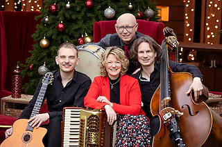 Orchestra Mondo „Zauberhafte Weihnachtsreise“ mit Deutschlands bester Akkordeonistin Anja Baldauf, Tango, Swing, Valse Musette