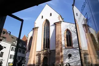 <BU>St. Martinskirche am Rathausplatz vom Gerüst befreit. Sanierungsarbeiten des durch die Witterung porös gewordenen Sandsteins abgeschlossen.</BU>St. Martinskirche am Rathausplatz vom Gerüst befreit. Sanierungsarbeiten des durch die Witterung porös gewordenen Sandsteins abgeschlossen. [Foto: Ingo Schneider]