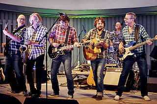 Willy & The Poor Boys - playing the music of CCR