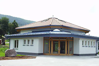 für Kollektiv, fertiggestellte Halle28.11.2005, BZ - SHO: Eine Glasvitrine für den Maibergsaal will der Enkensteiner Ortschaftsrat aus den Verfügungsmitteln anschaffen. Hermann Jacob [Hermann Jacob]