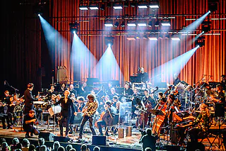 Rock meets Classic - Siggi Schwarz mit Band feat. Markus Engelstaedter & Frankfurter Sinfoniker - Rock-Highlights der 70er/80er