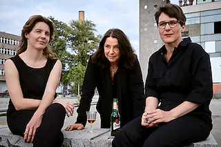 Drei Ostdeutsche Frauen betrinken sich und gründen den idealen Staat - Szenische Lesung