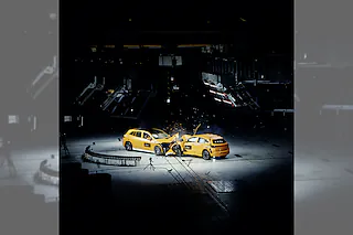 Technologie trifft Sicherheit - Vortrag über Fahrzeugsicherheit bei Mercedes-Benz