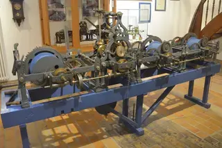 Das einstige Kirchturmuhrwerk der St. Johannes Nepomuk-Kirche. [Stadt Kehl]
