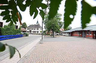 <BU>Neuried Müllen Dorfplatz Rathaus</BU>Neuried Müllen Dorfplatz Rathaus [Michael Bamberger]