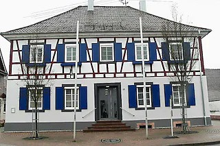 Dundenheim Rathaus zuende renoviert [Dieter Fink]