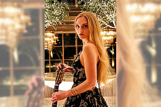 Gitarre, Akkordeon und mitreißende Tango-Tanzshow - Eine musikalische Reise von Spanien bis Lateinamerika voller Leidenschaft und Temperament!