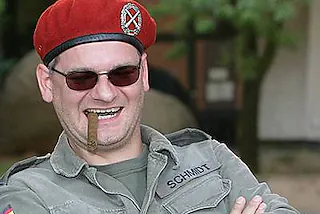 Gag & Breakfast - mit Ausbilder Schmidt