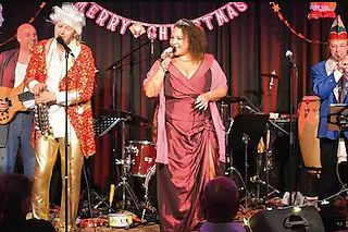 Santa Kläuser - Alle Jahre wieder - Santa Klaus kommt in die Stadt!