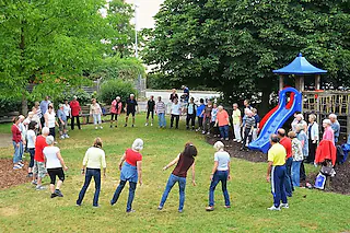 <ONBU></ONBU>fünf esslinger bötzingen spielplatz waldstraße/schwimmbadstraße [Foto: Manfred Frietsch]