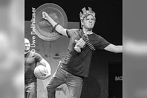 Shake it off! - Bewegungsperformance für drei Schauspieler