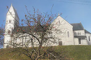 <ONBU>Ebenso exponiert wie witterungsanfällig - die Kirche in Hierbach</ONBU>Ebenso exponiert wie witterungsanfällig - die Kirche in Hierbach [Karin Stöckl-Steinebrunner]