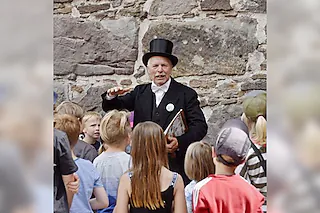 Kinderführung mit Professor der Villingerlelogie Dr. Dr. Mäx Müller