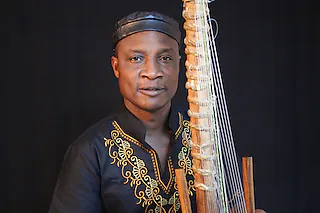 Adjiri Odametey Solo - Afrikanische Weltmusik