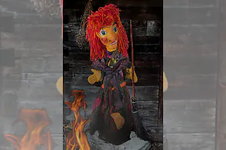Viel Dreck bei Hexe Klapperzahn - Handpuppenspiel für Kinder ab vier Jahren